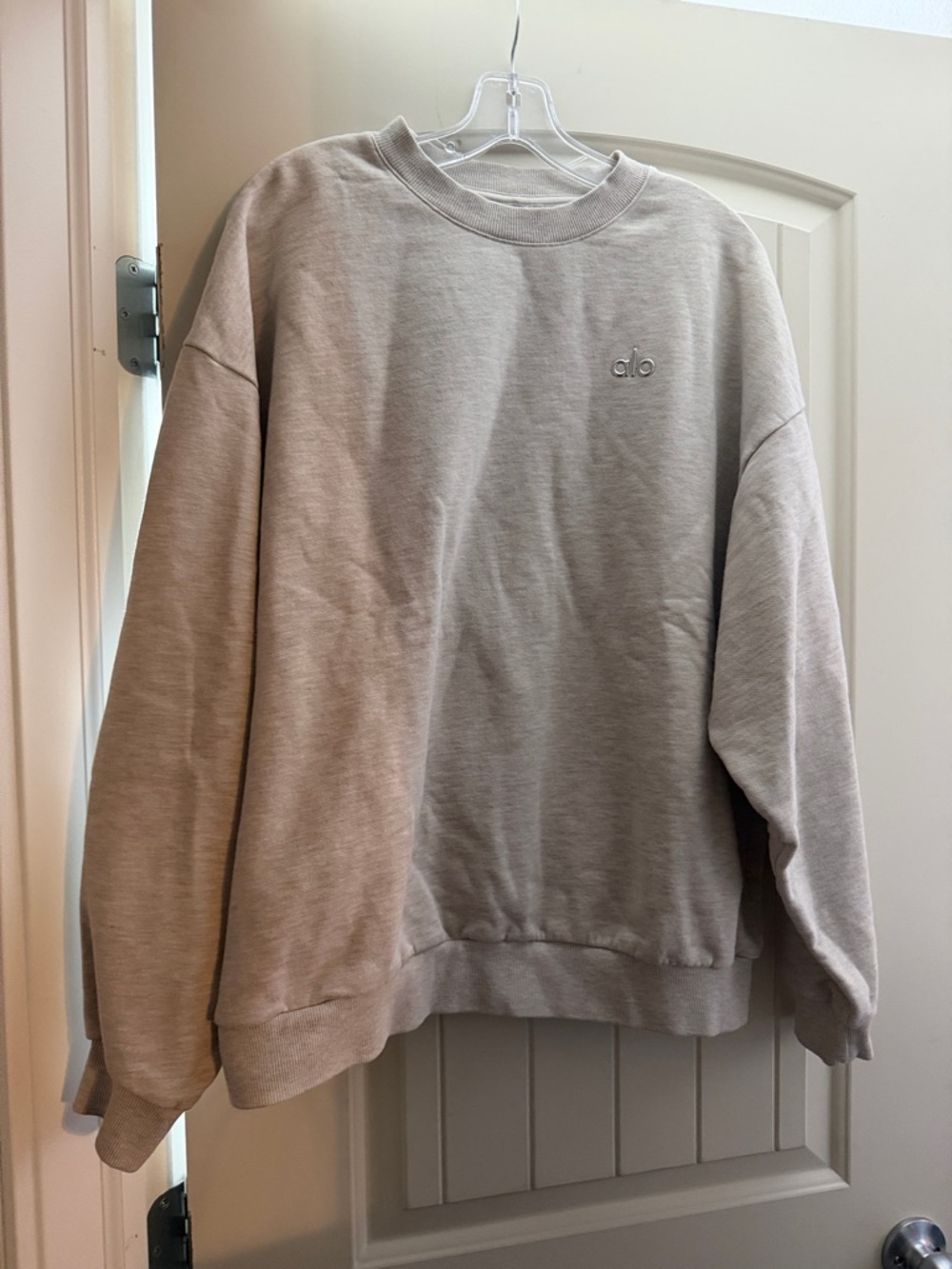 ALO Yoga  Crewneck Sweatshirt in Heather Taupe